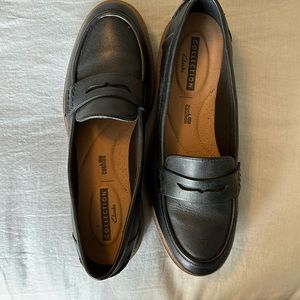 Clark’s soft cushion black loafers